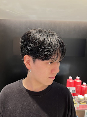 韓国メンズヘア　シースルーカルマヘア　カルマパーマ