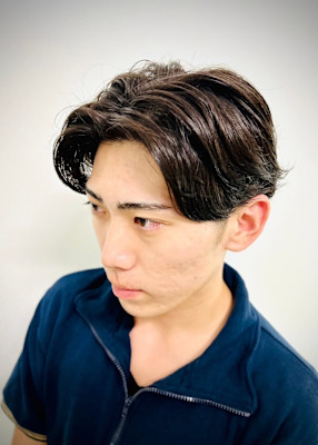 センターパートスタイル