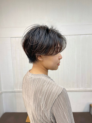 大人レイヤーナチュラルくびれヘア無造作丸みショートマッシュ