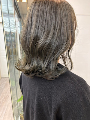 シンプルストレート大人ミディナチュラルブロンドベージュ