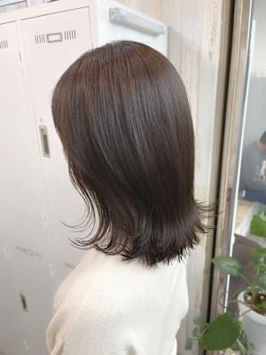 丸型卵形切りっぱなしボブくびれミディアムグレーベージュ