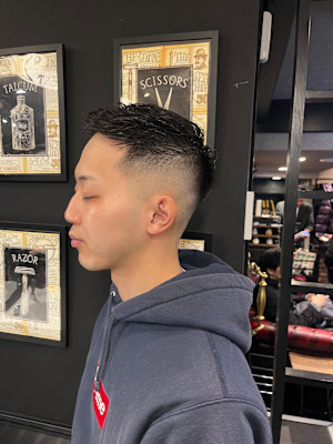 外国人風フェードメンズショートベリーショートアップバング