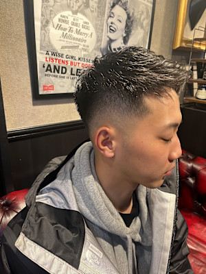 外国人風フェードメンズショートベリーショートアップバング