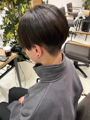 刈り上げショートマッシュ　前下がり　ツーブロック