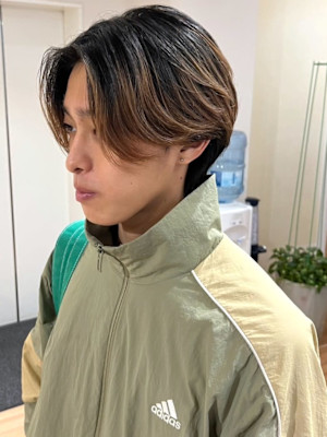 センターパート　毛流れパーマ　ミディアムウルフ