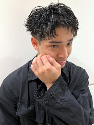 ツーブロック　スパイキーショート　束感スタイリング　無造作