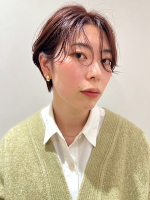 マッシュショート　フェイスレイヤー　ひし形　ベージュカラー