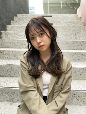 カーキベージュ（半個室美容室