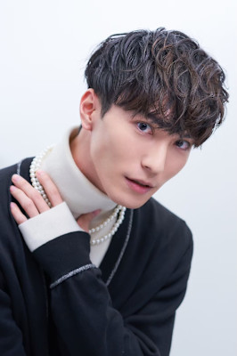 センターパートニュアンスパーマツーブロックメンズマッシュ