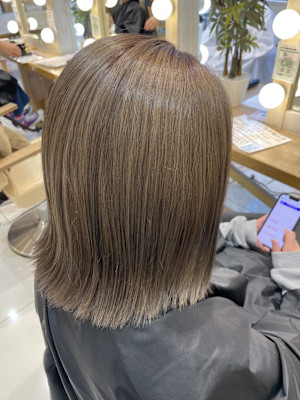 秋のミルクグレージュカラー　（千田）