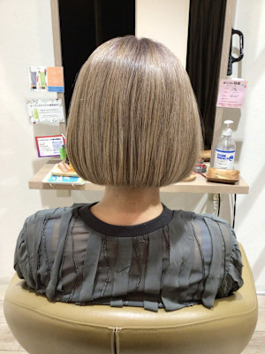 オシャレにグレイヘアを