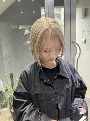 ミルクティーベージュ　グレージュ　切りっぱなしボブ