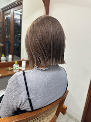 ボブ×透明感グレージュカラー