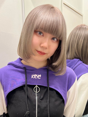 ホワイトベージュカラー