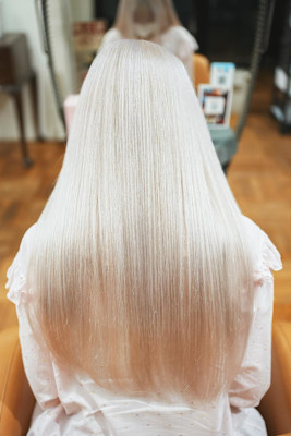 ホワイトブロンドヘア