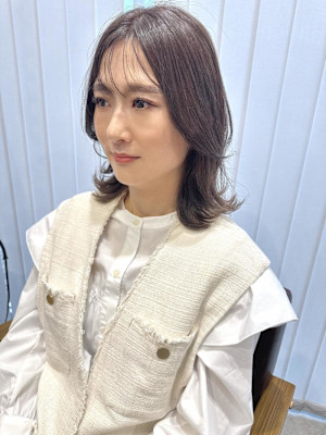大人くびれミディアム×グレージュカラー