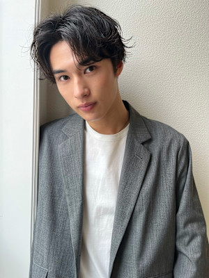 センターパート　ニュアンスパーマ　