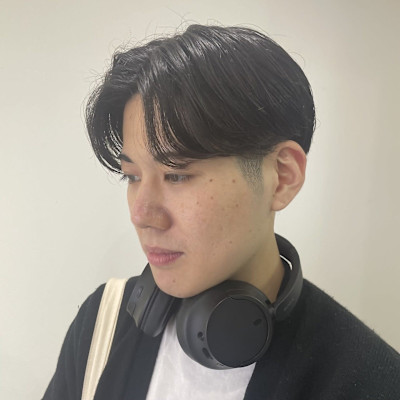 ニュアンスパーマセンターパートコンマヘアツーブロック刈り上げ