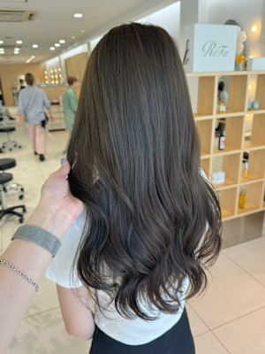 オリーブベージュ