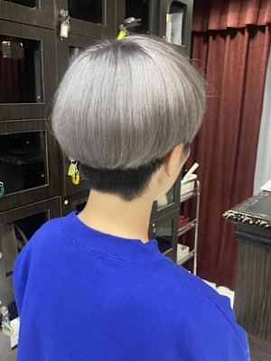 シルバーグレー/刈り上げ女子　岩崎錦糸町