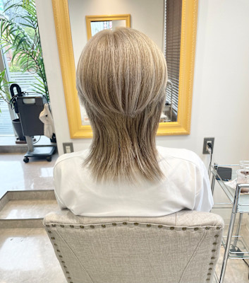 シルバーグレージュ×ウルフカット