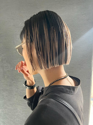 ミルクティーベージュ　グレージュ　切りっぱなしボブ