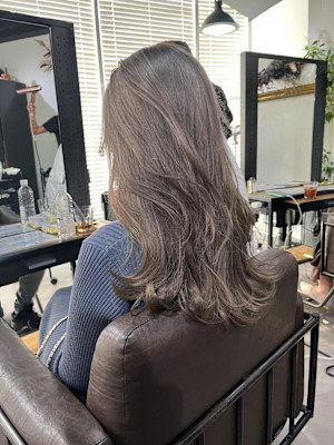 ミルクティーベージュ　グレージュ　切りっぱなしボブ