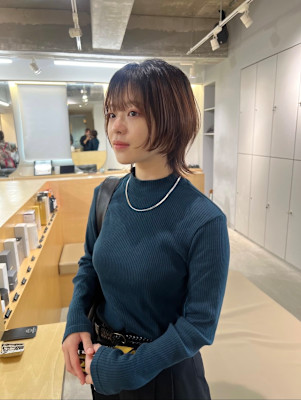 小顔効果抜群！！人気のショートウルフカット☆