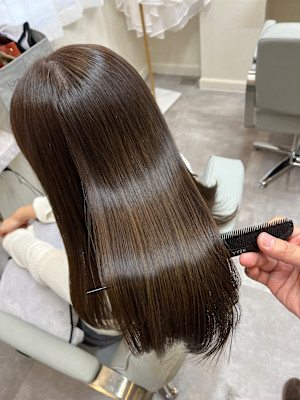 オリーブベージュ