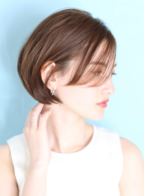 40代50代小顔黒髪ネビージュボブルフワンレンショート
