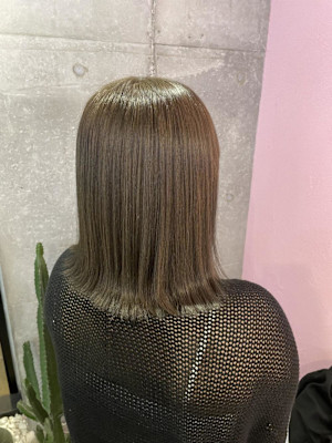 オリーブベージュ