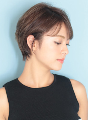 40代50代小顔黒髪ネビージュボブルフワンレンショート
