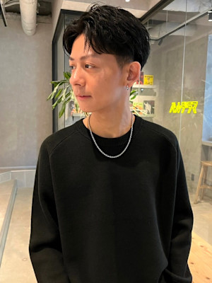 カルマパーマ　爽やか　センターパート　20代　緩めパーマ