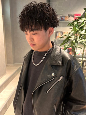 ツイストスパイラルパーマ　束感　マッシュパーマ　強めパーマ