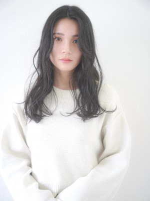 韓国風レイヤーふんわりミディアム大人黒髪ウェーブ巻き