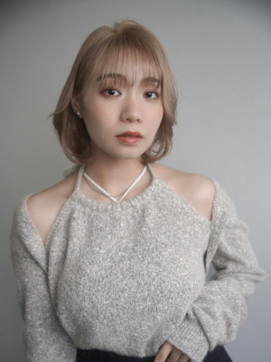 韓国風レイヤーボブハイトーンウルフ大人シースルーバング