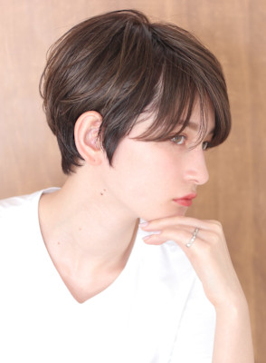 40代50代小顔黒髪ネビージュボブルフワンレンショート