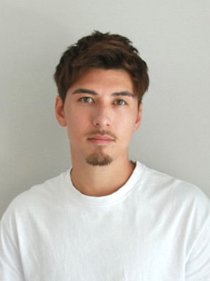 ナチュラルアップバングショート