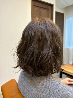 オリーブベージュ