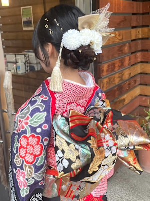 成人式アレンジ　着物ヘアセット　低めシニヨン　お団子　金箔