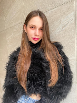 海外レイヤースタイル　ラフストレート