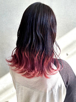 グラデーションカラー　カシスピンク　デザインカラー　巻き髪