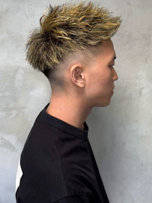 ツイストパーマ　ローライト　スキンフェード　アップバング