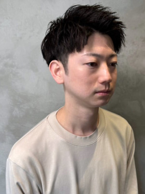 アップバング　ツーブロック　爽やかショート　サイドパート