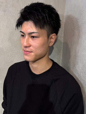 ツーブロックショート　束感　簡単スタイリング　黒髪ショート