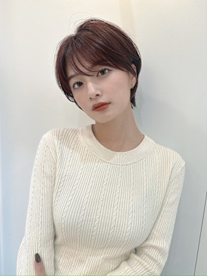 小顔　大人可愛い　くびれショート　ブラウンカラー