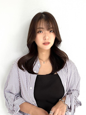 韓国風レイヤーくびれ巻き大人ふんわりミディアム上品ブラウン