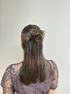 カチモリハーフアップ/三つ編みアレンジ/シニヨンアレンジ