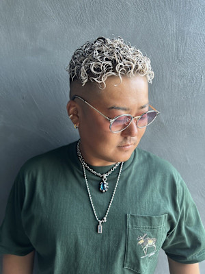 ホワイトカラー&スパイラルパーマ