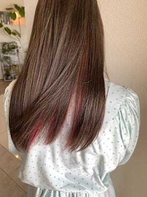 イヤリングカラーでワンランク上のカラーを◎